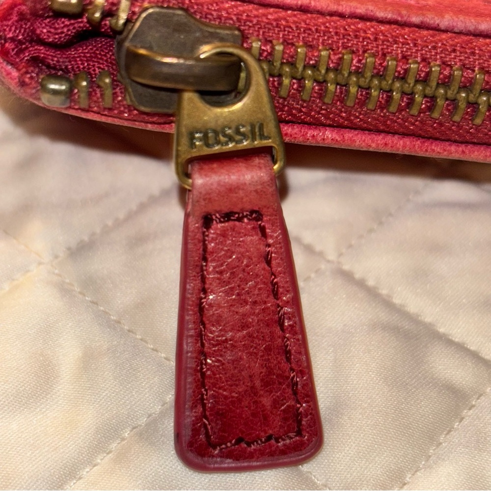 Fossil Long Live Vintage 1954 Red Lamb Hide Leather Top Zip Wallet - Picture 5 of 8